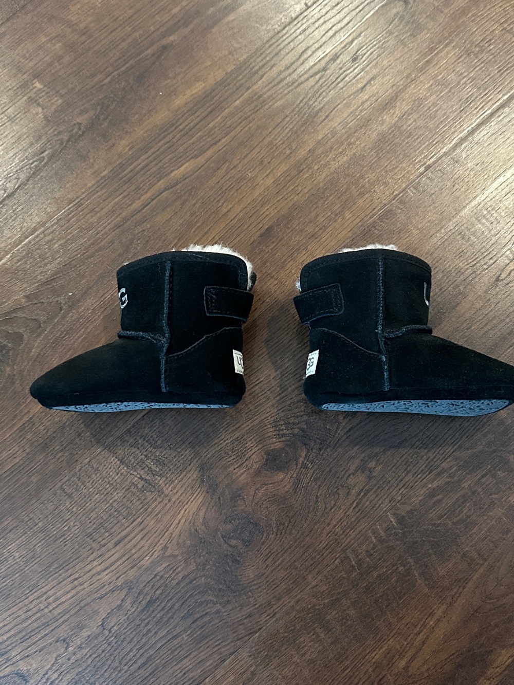 UGG Baby classic in black - Picture 2 of 3